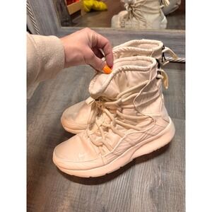 Nike Women's Tanjun High Rise sneaker boot 8.5